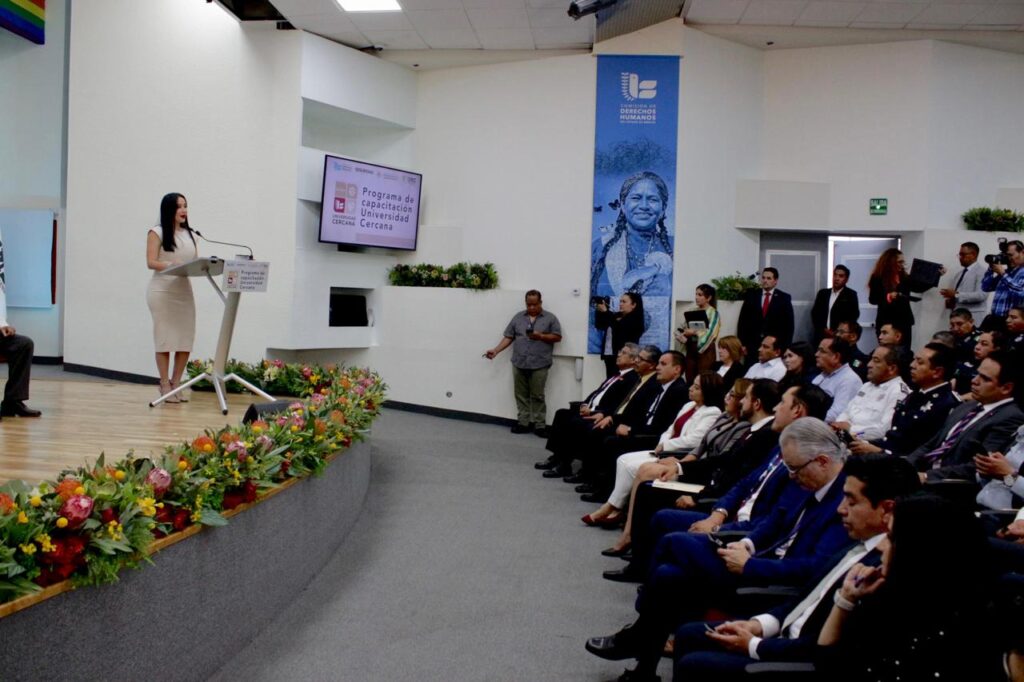 Ponente de CODHEM habla sobre el Programa de Capacitación