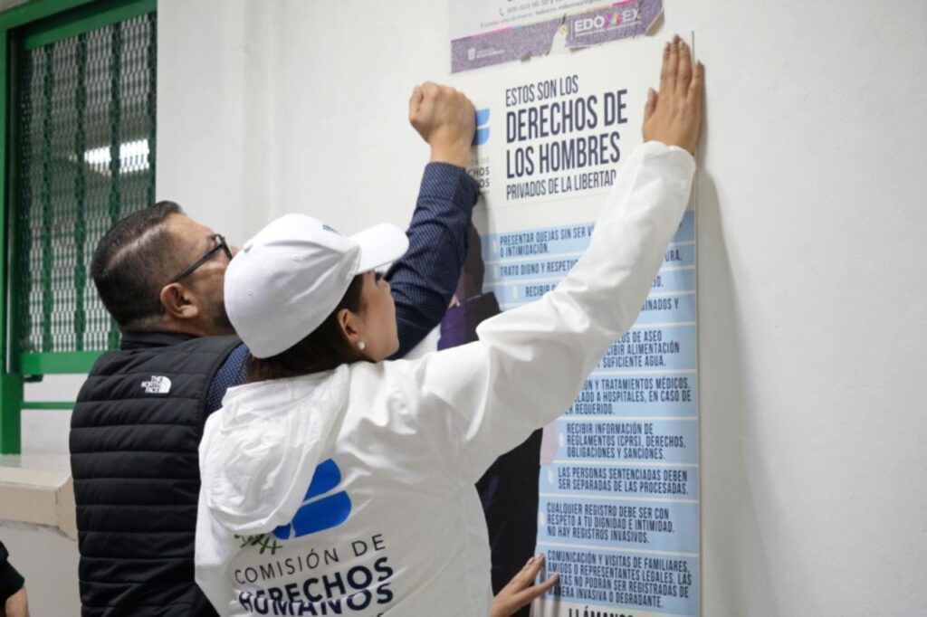 Carteles informando los derechos para las personas privadas de la libertad.