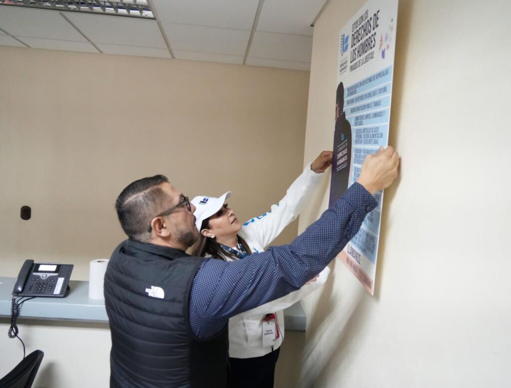 Se colocaron carteles informando los derechos para las personas privadas de la libertad.