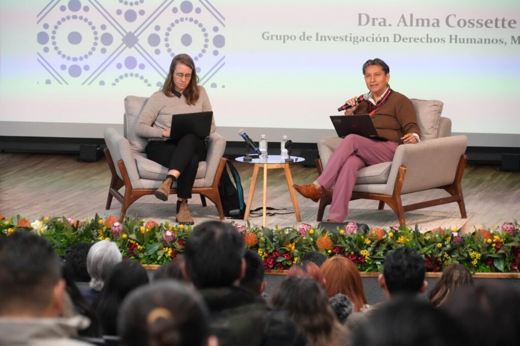 Analiza las dimensiones estructurales de la migración en México, subrayando la necesidad de un enfoque de derechos humanos.