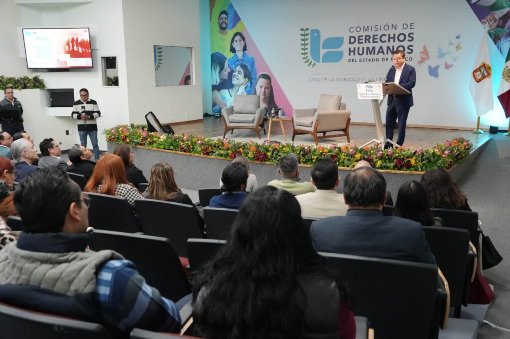 El doctor Raymundo César Martínez García, presidente de El Colegio Mexiquense, A.C., ofrece un mensaje sobre la importancia de la colaboración interinstitucional para atender el fenómeno migratorio.
