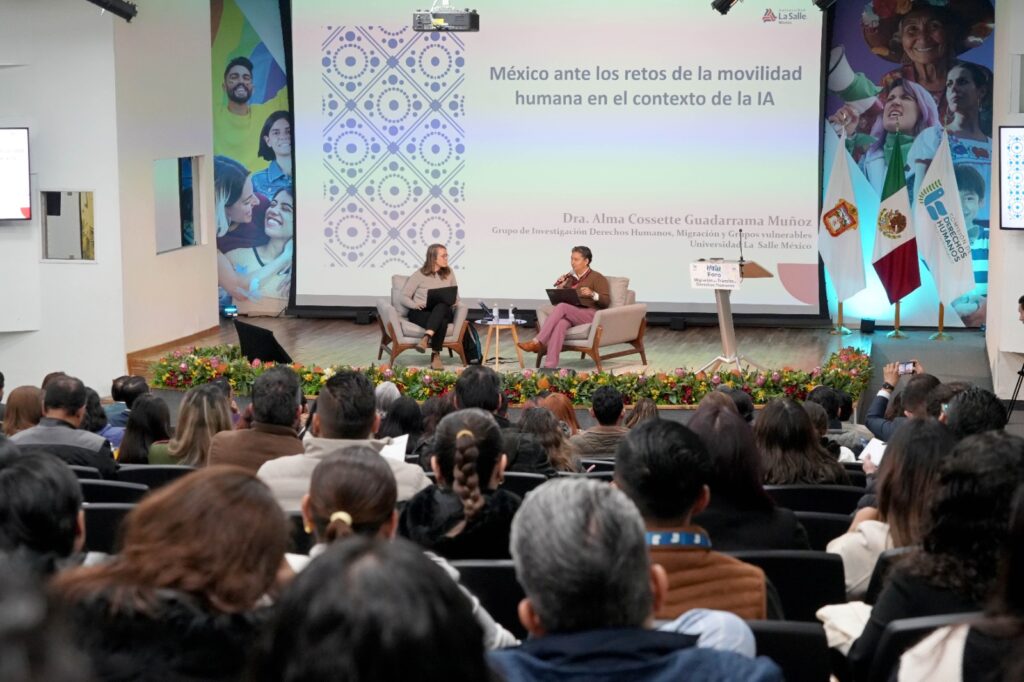 Asistentes al foro escuchan con atención las ponencias sobre migración y derechos humanos, en un espacio de diálogo académico y social en la sede de la CODHEM.