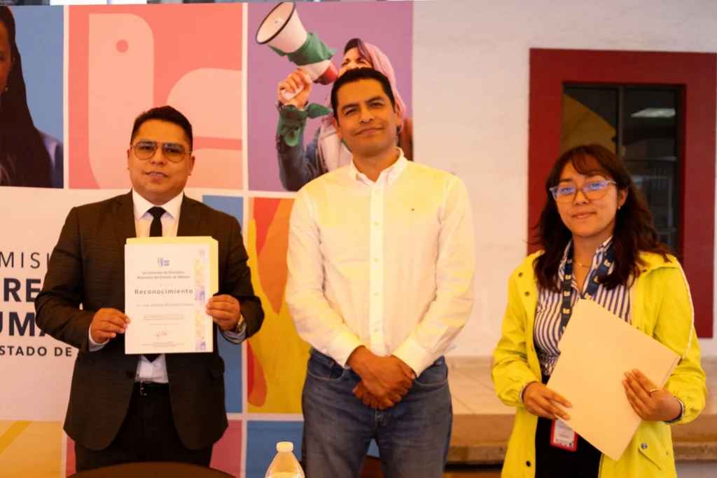 “Tus obligaciones en… materia de trabajo y seguridad social” durante la presentación en el Palacio Municipal de Xonacatlán.
