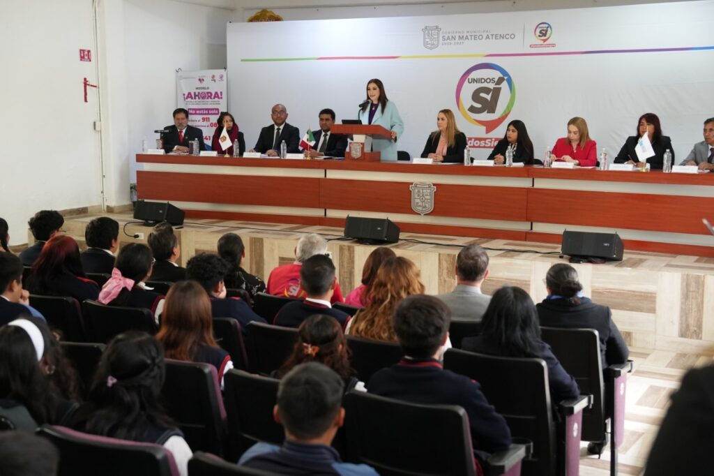 Myrna Araceli García Morón dirige un mensaje al Cabildo y a la comunidad, destacando las políticas públicas del municipio en salud, vivienda y atención a grupos vulnerables.